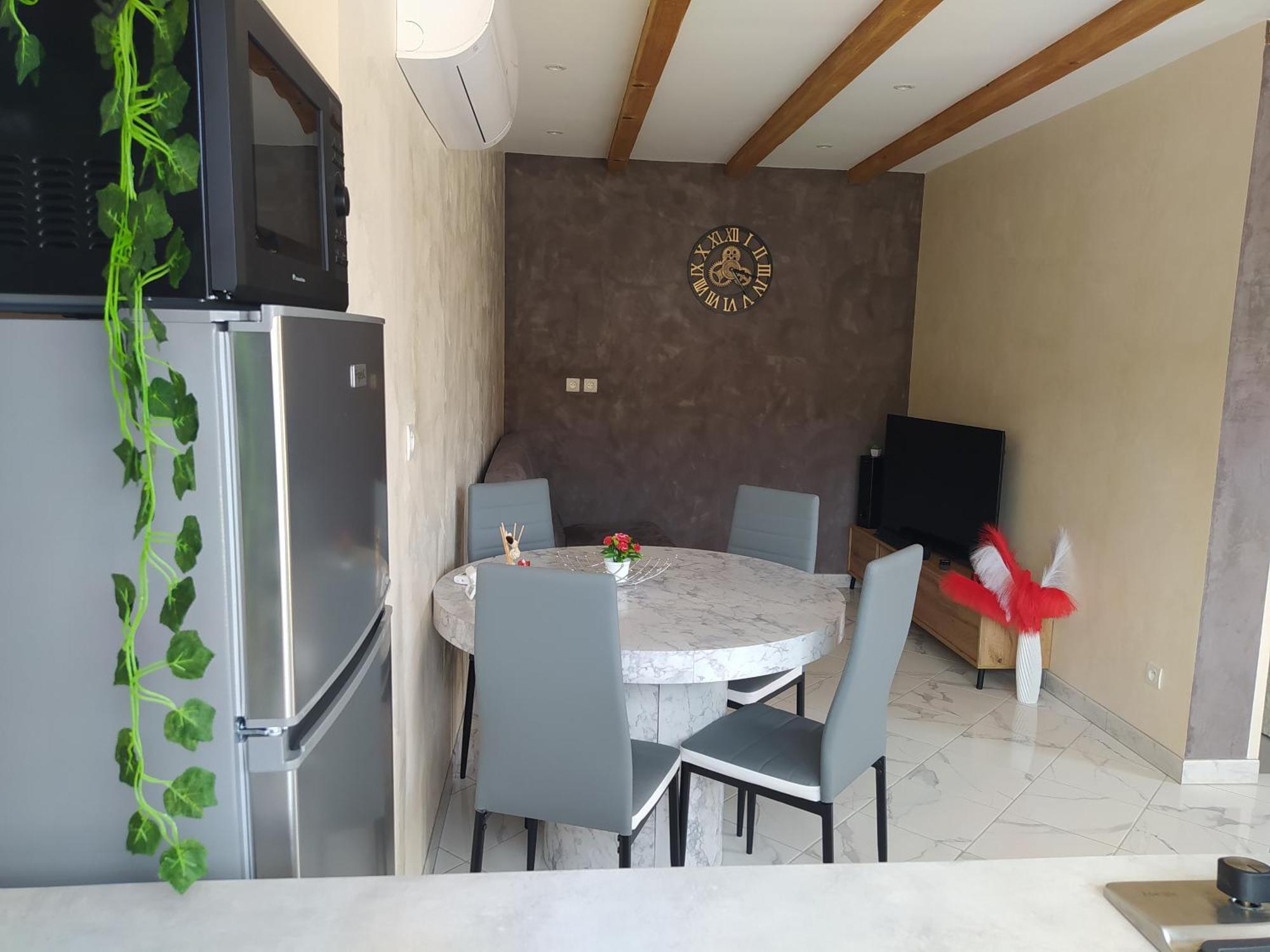 Studio Cosy Avec Terrasse Et Jacuzzi A Disposition De Mai A Aout Rians  外观 照片