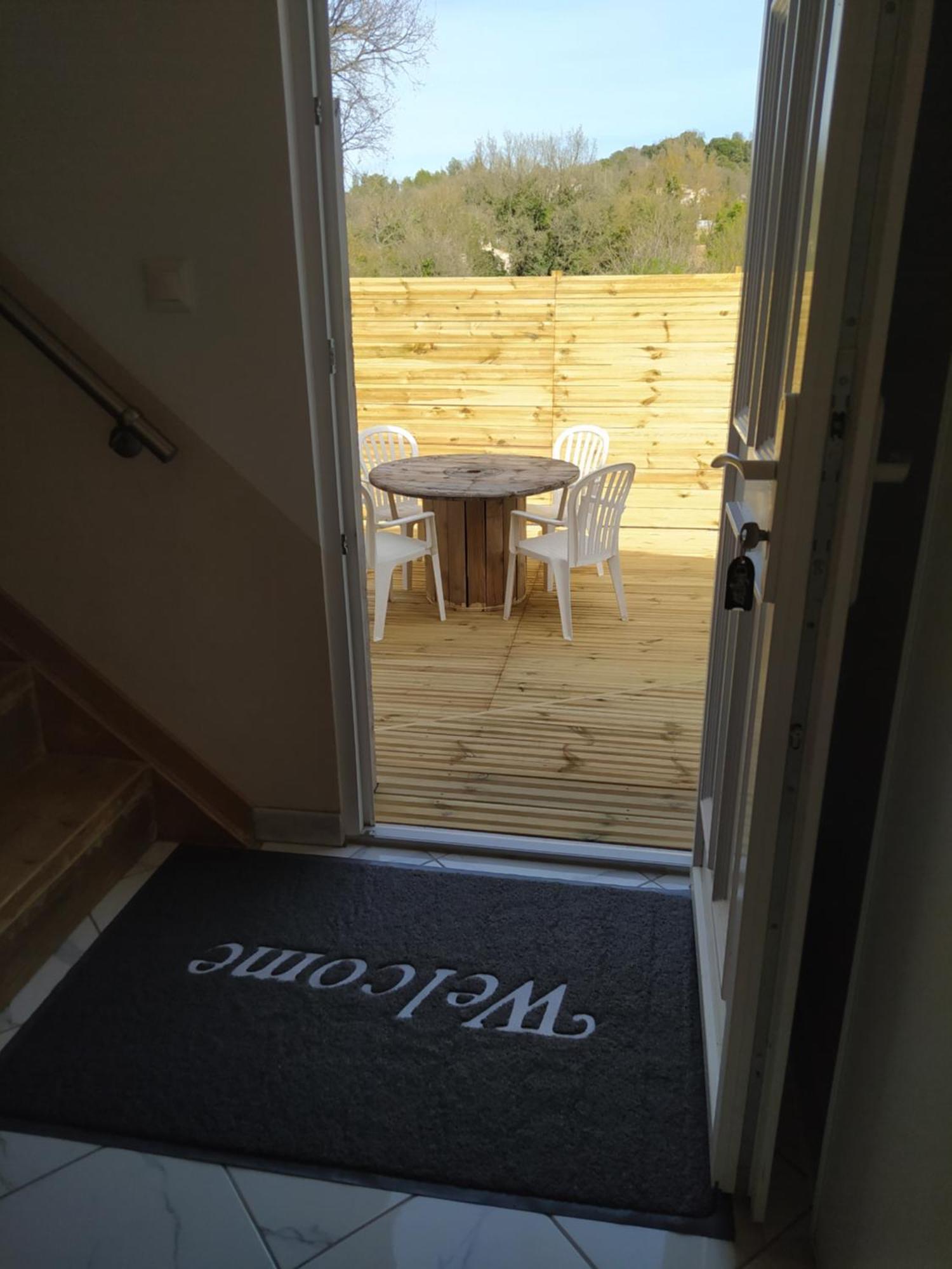 Studio Cosy Avec Terrasse Et Jacuzzi A Disposition De Mai A Aout Rians  外观 照片