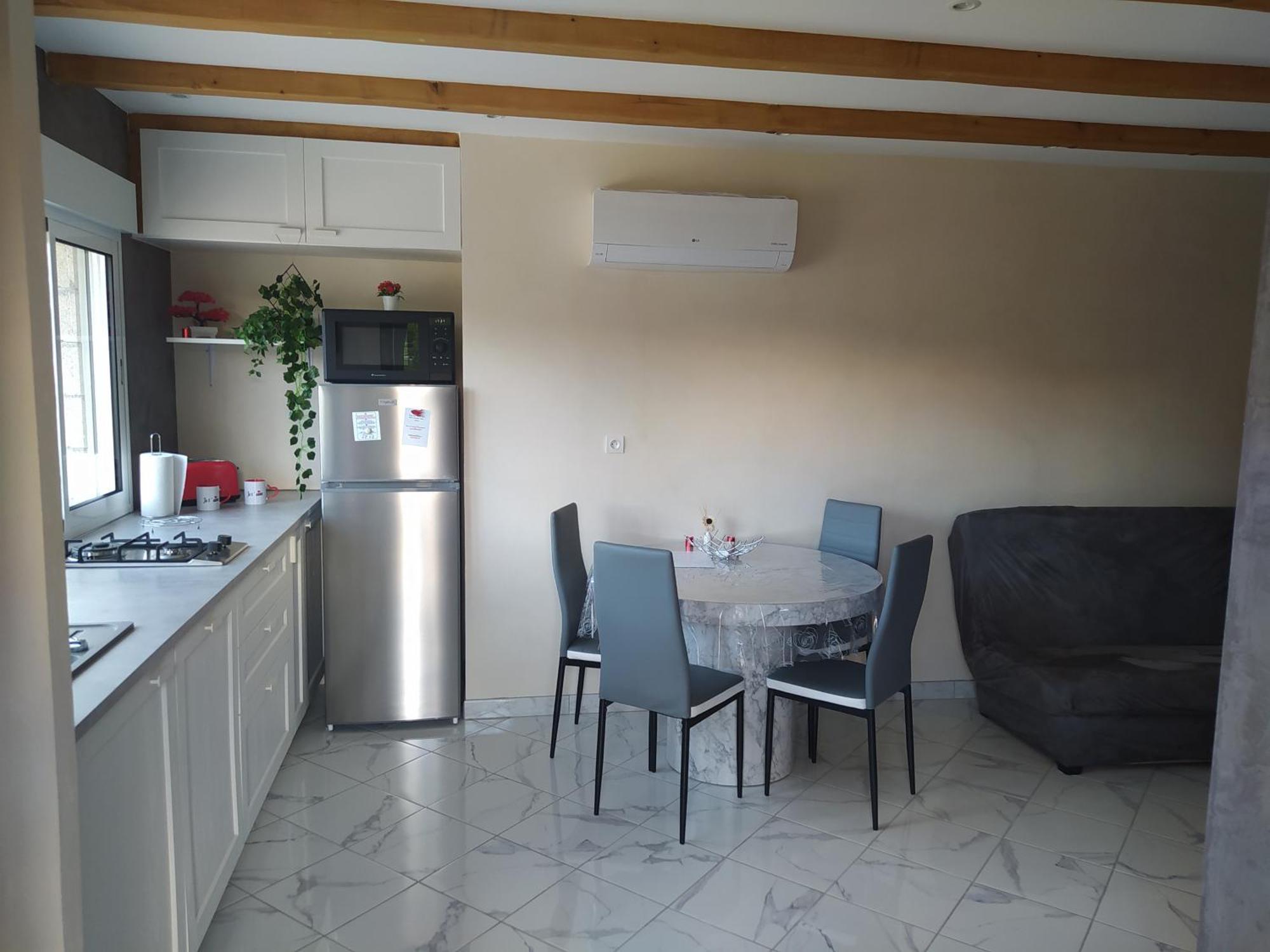 Studio Cosy Avec Terrasse Et Jacuzzi A Disposition De Mai A Aout Rians  外观 照片