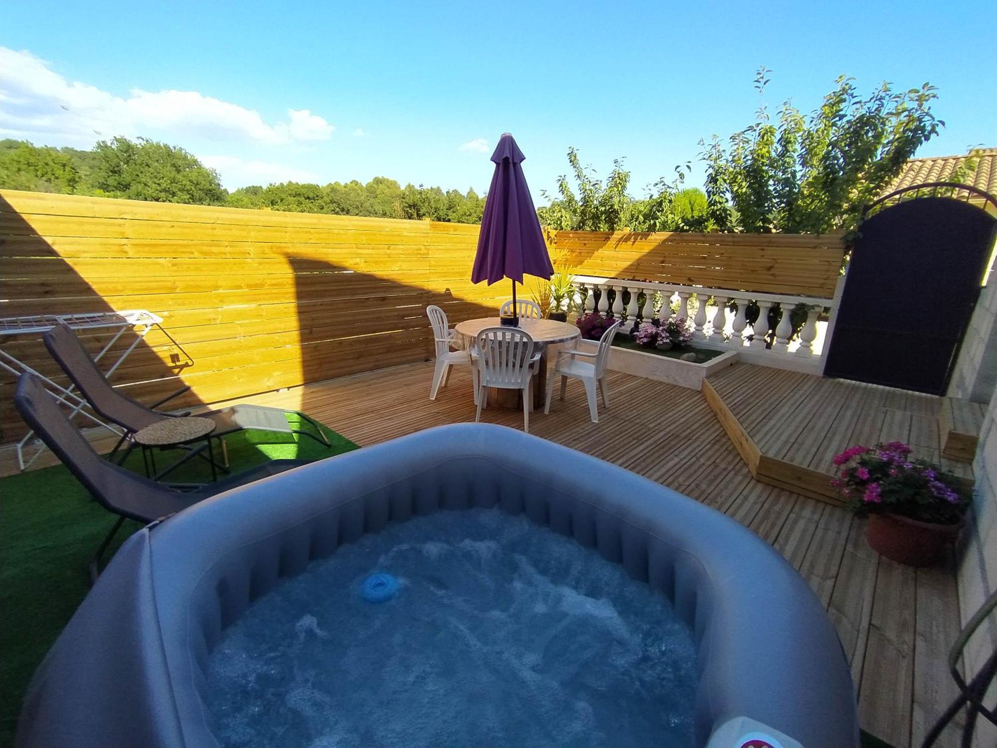 Studio Cosy Avec Terrasse Et Jacuzzi A Disposition De Mai A Aout Rians  外观 照片