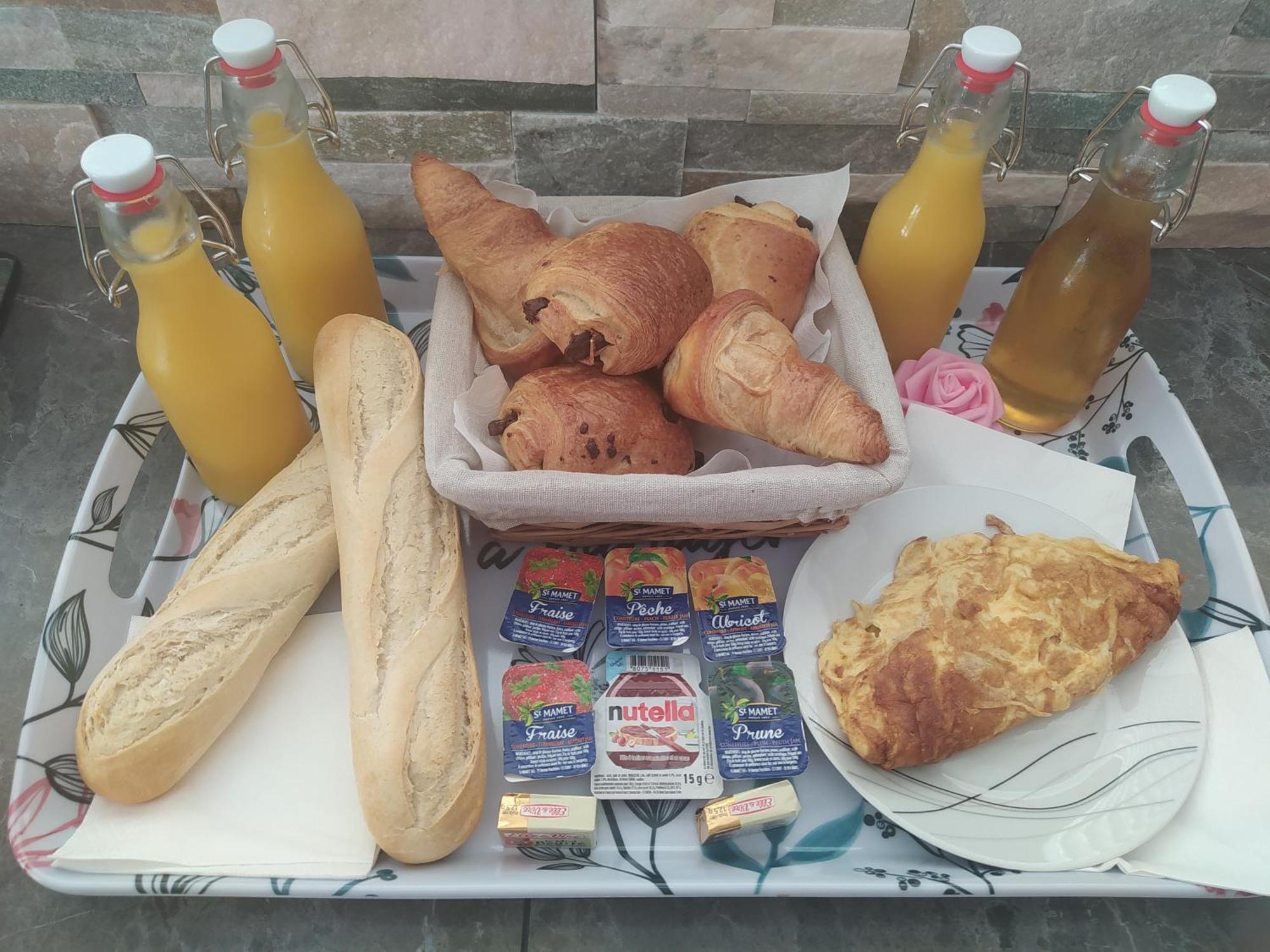 Studio Cosy Avec Terrasse Et Jacuzzi A Disposition De Mai A Aout Rians  外观 照片